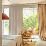 Hotel Les Roches Rouges, A Beaumier Saint-Raphael (Var)