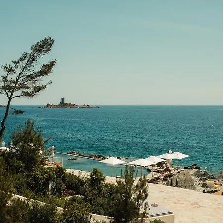 Les Roches Rouges, A Beaumier 5*