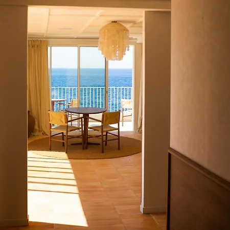 Les Roches Rouges, A Beaumier