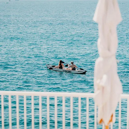 Les Roches Rouges, A Beaumier Hotel