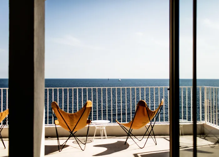 Hotel Les Roches Rouges, A Beaumier