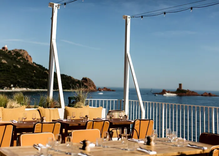 Les Roches Rouges, A Beaumier 5*