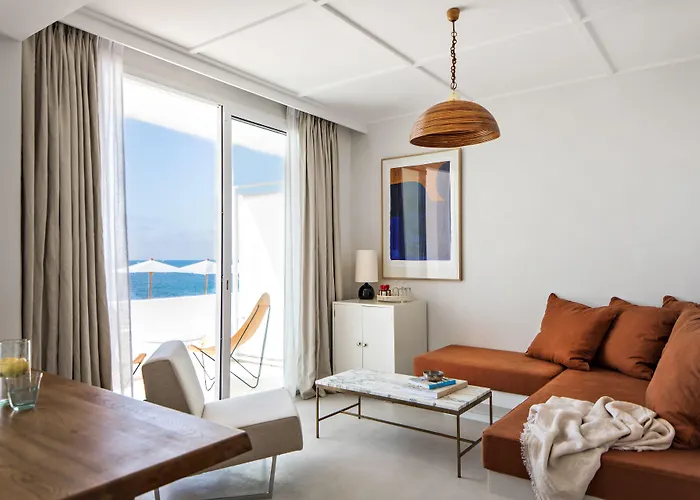 Hotel Les Roches Rouges, A Beaumier 5*