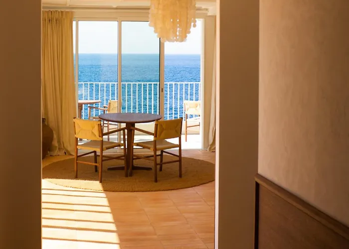 Hotel Les Roches Rouges, A Beaumier