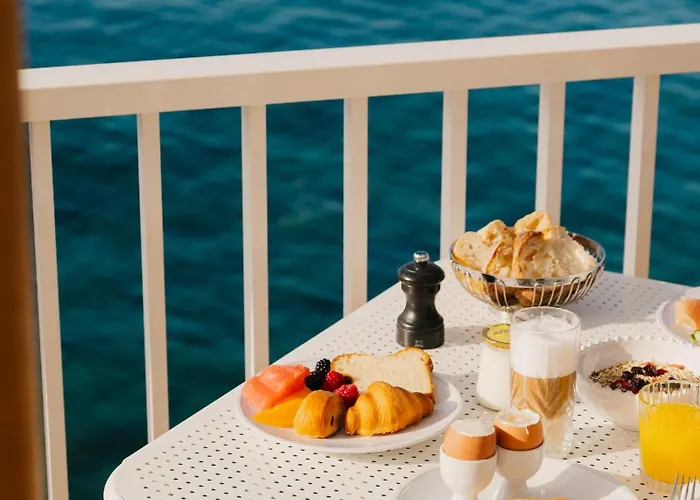 Hotel Les Roches Rouges, A Beaumier 5*