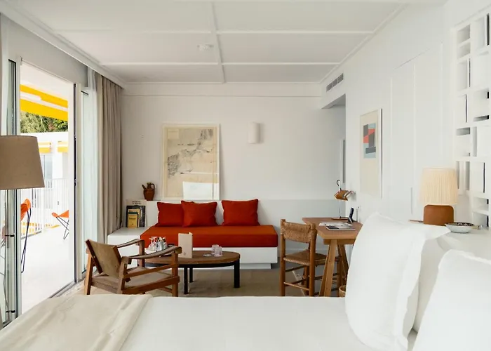 Hotel Les Roches Rouges, A Beaumier