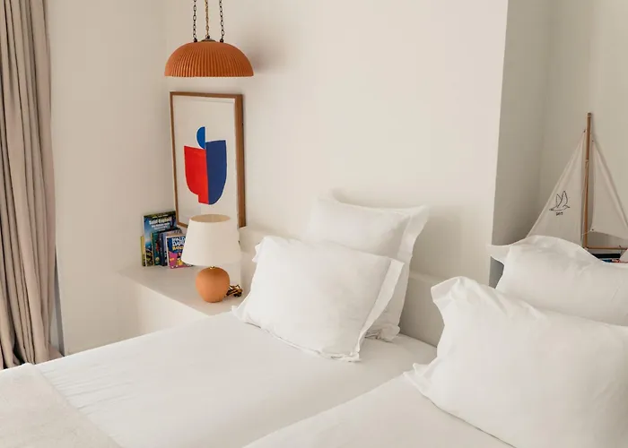 Les Roches Rouges, A Beaumier