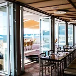 Hotel Les Roches Rouges, A Beaumier