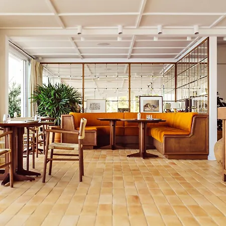 Les Roches Rouges, A Beaumier Hotel