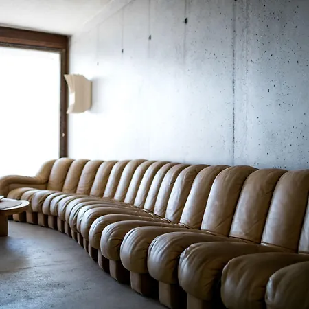 Les Roches Rouges, A Beaumier Hotell