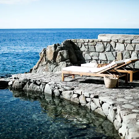 Hotell Les Roches Rouges, A Beaumier