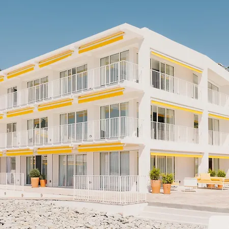 Les Roches Rouges, A Beaumier Saint-Raphael (Var)