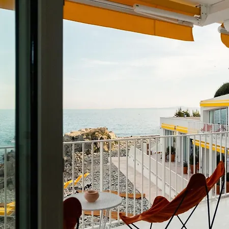 Hotel Les Roches Rouges, A Beaumier
