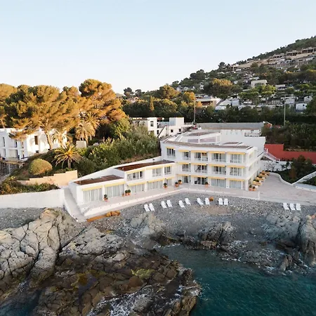 Les Roches Rouges, A Beaumier