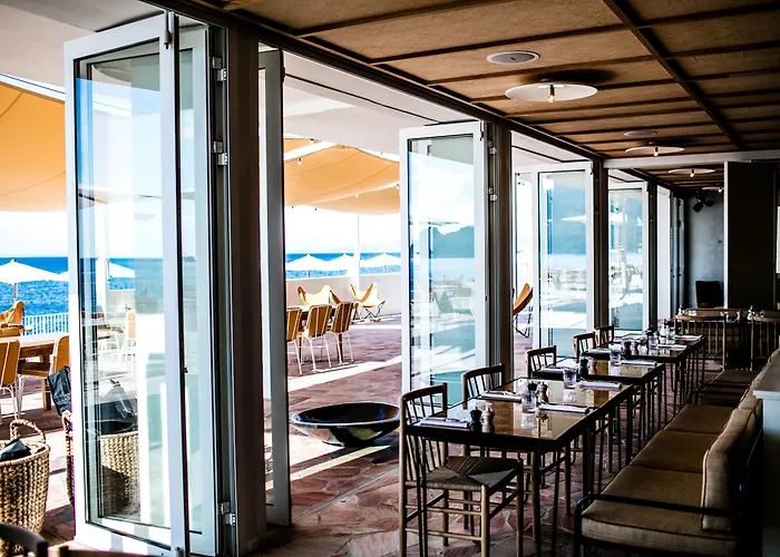 Hotel Les Roches Rouges, A Beaumier