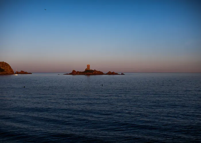 Ξενοδοχείο Les Roches Rouges, A Beaumier