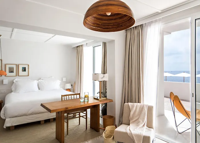 Les Roches Rouges, A Beaumier Saint-Raphaël