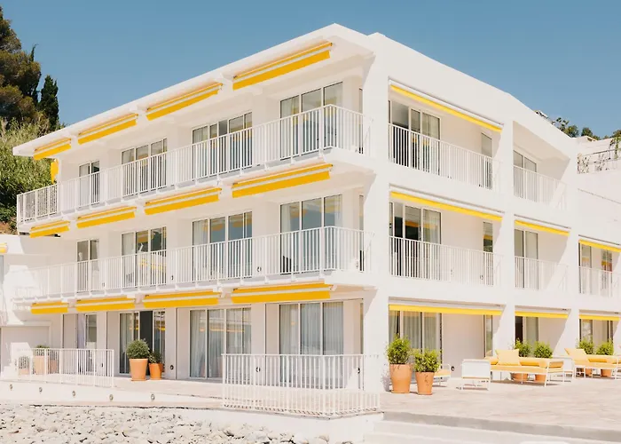 Les Roches Rouges, A Beaumier Saint-Raphaël