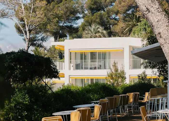 Hotel Les Roches Rouges, A Beaumier