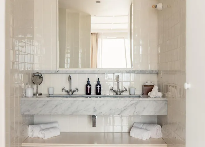 Les Roches Rouges, A Beaumier 5*