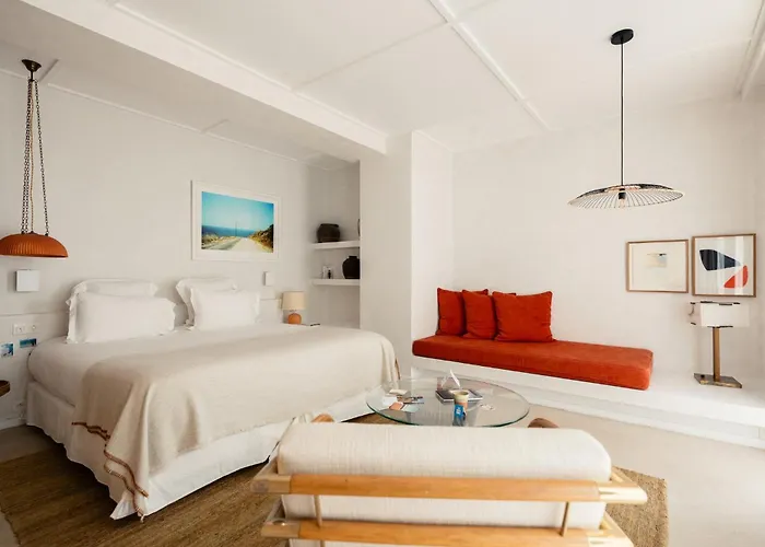 Les Roches Rouges, A Beaumier