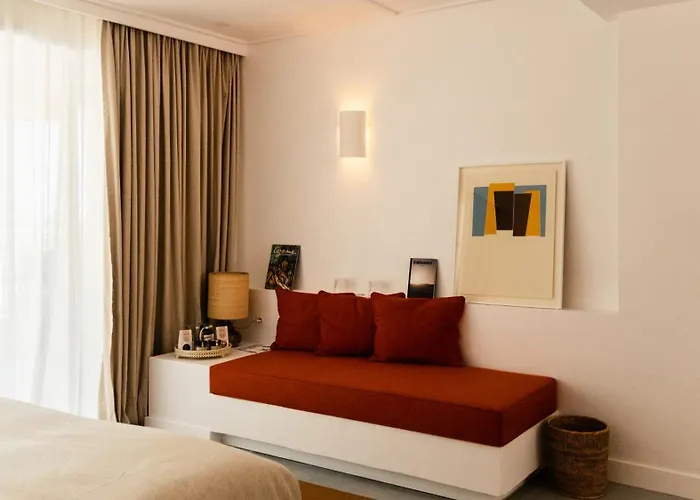 Les Roches Rouges, A Beaumier Hotel