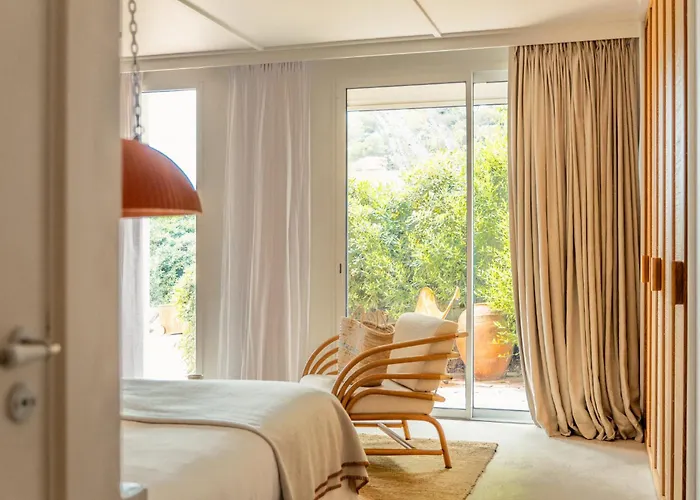 Hotel Les Roches Rouges, A Beaumier Saint-Raphael (Var)