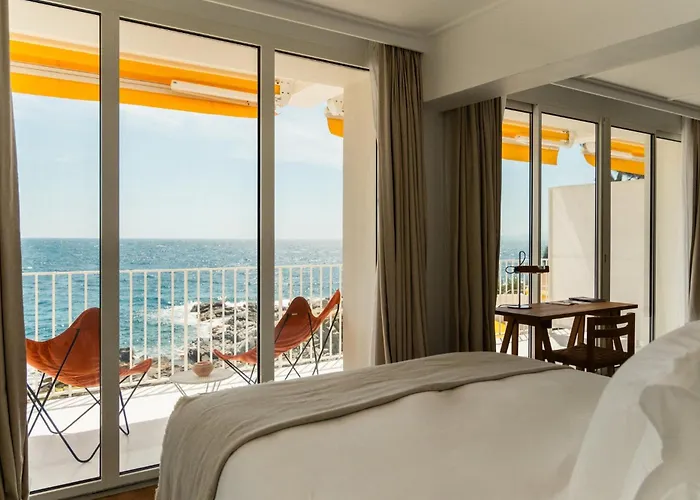 Hotel Les Roches Rouges, A Beaumier