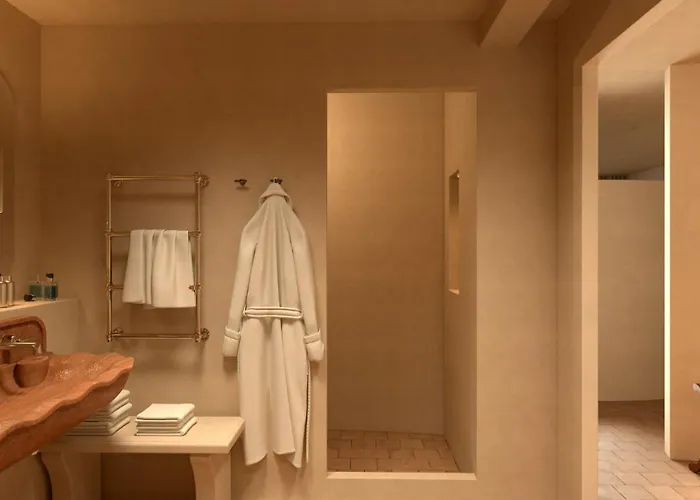 Les Roches Rouges, A Beaumier 5*