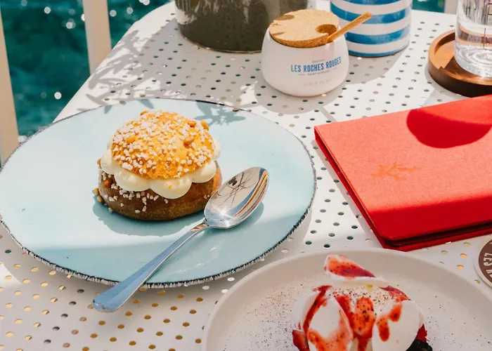 Les Roches Rouges, A Beaumier Saint-Raphael (Var)