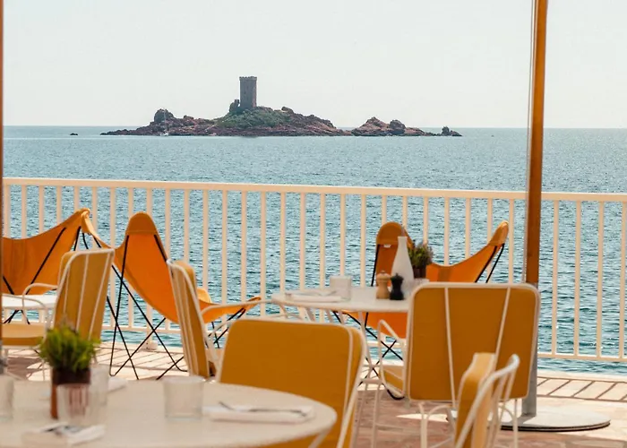 Les Roches Rouges, A Beaumier 5*